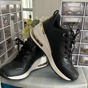 Skechers Women’s Black Sneakers with Gold Accent